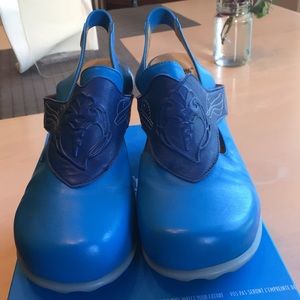 John Fluevog blue sling back shoes